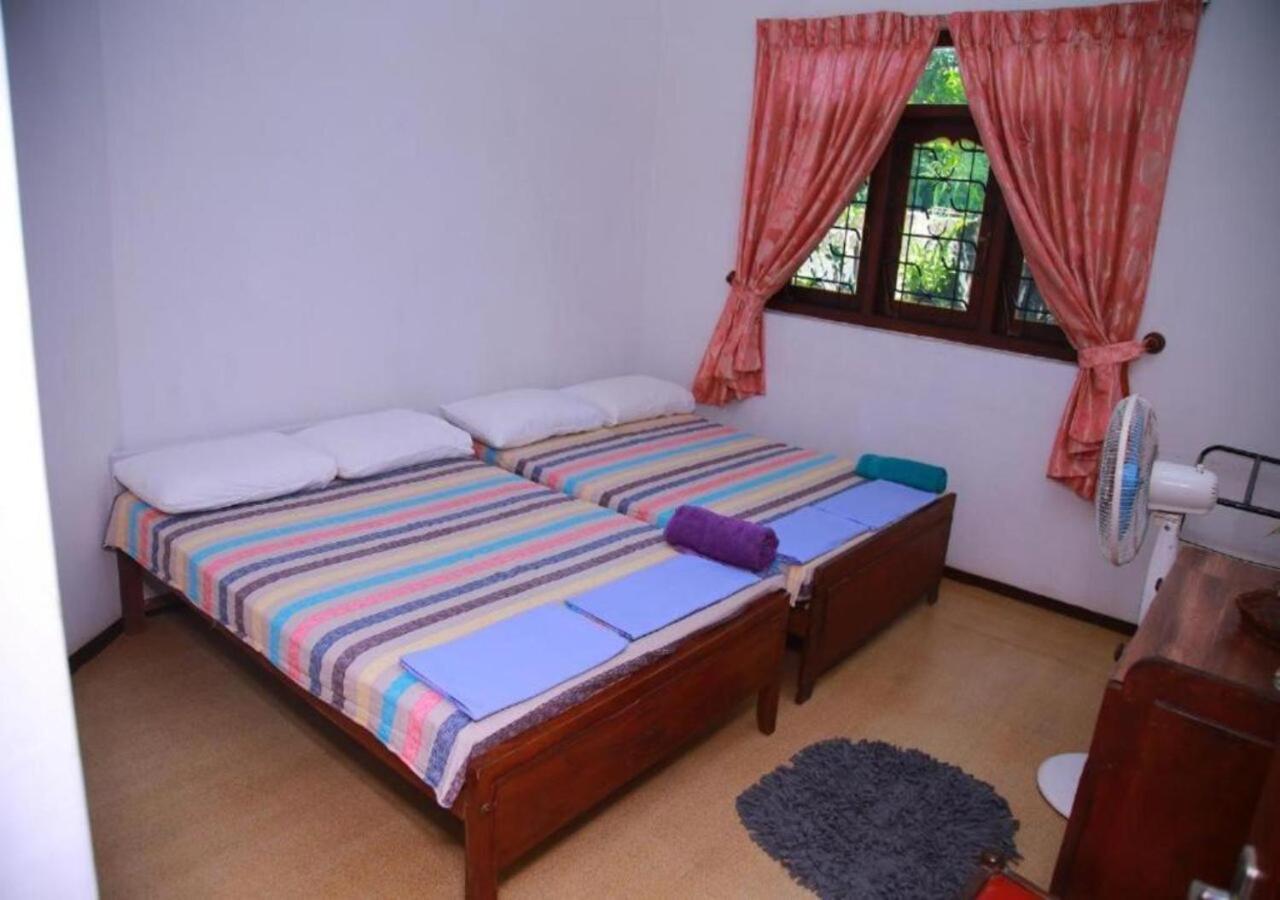 Weerakoon Guest Apartment Hikkaduwa Exterior foto