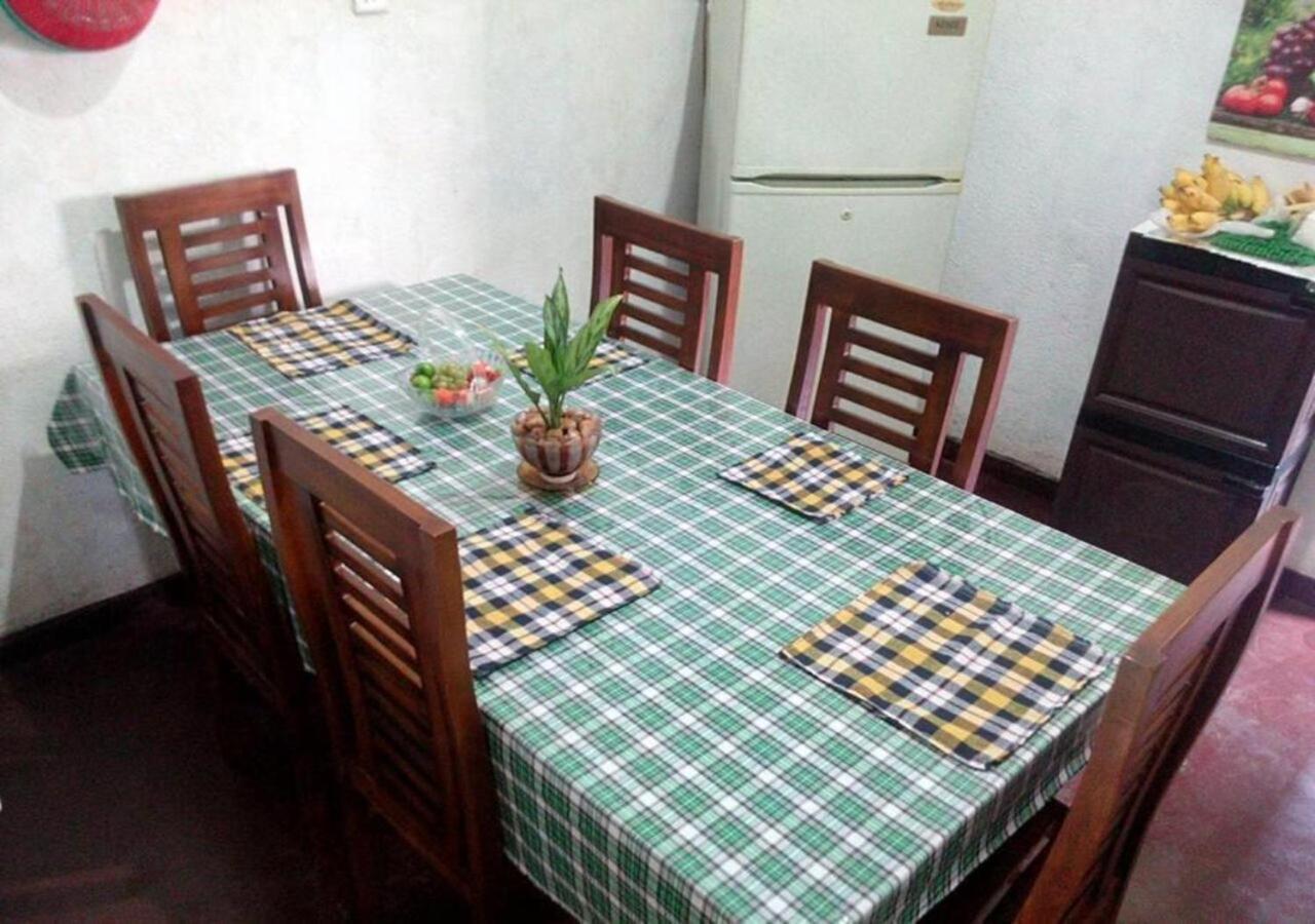 Weerakoon Guest Apartment Hikkaduwa Exterior foto