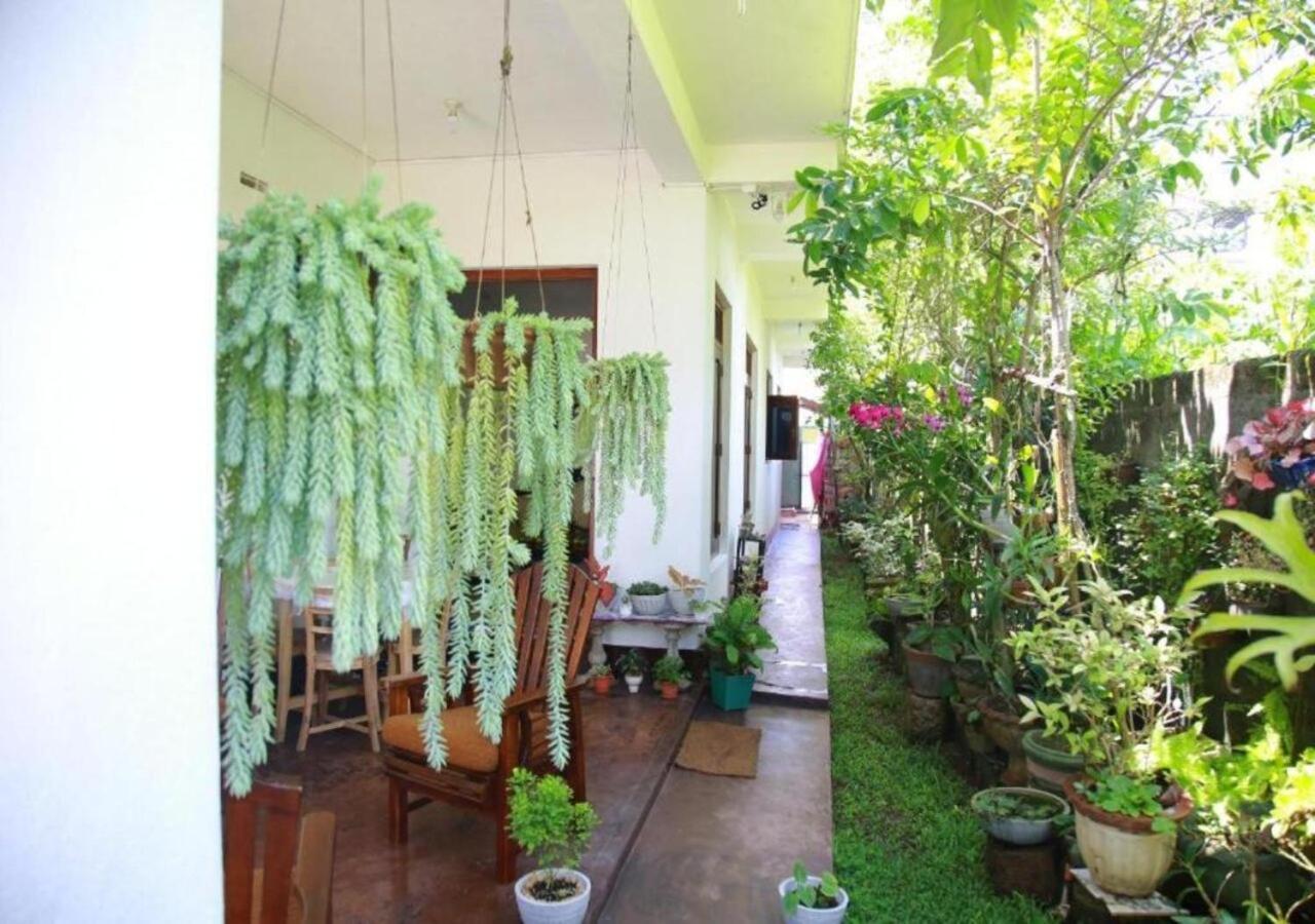 Weerakoon Guest Apartment Hikkaduwa Exterior foto